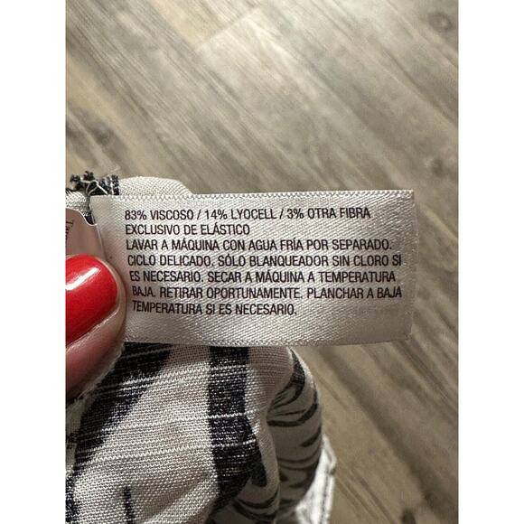 Knox Rose Sundress Fit Flare Adjustable Straps Black White Floral Smocked XS - Picture 10 of 10